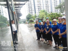 vệ sinh sân vườn