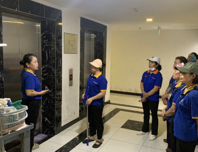 Vệ sinh sàn thang máy