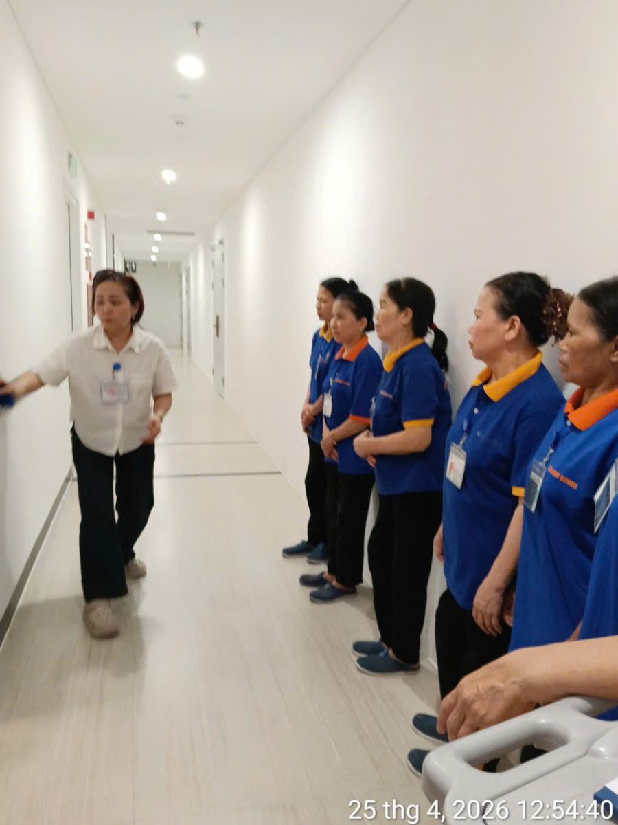 Nhân viên vệ sinh chuyên nghiệp của Sông Hồng