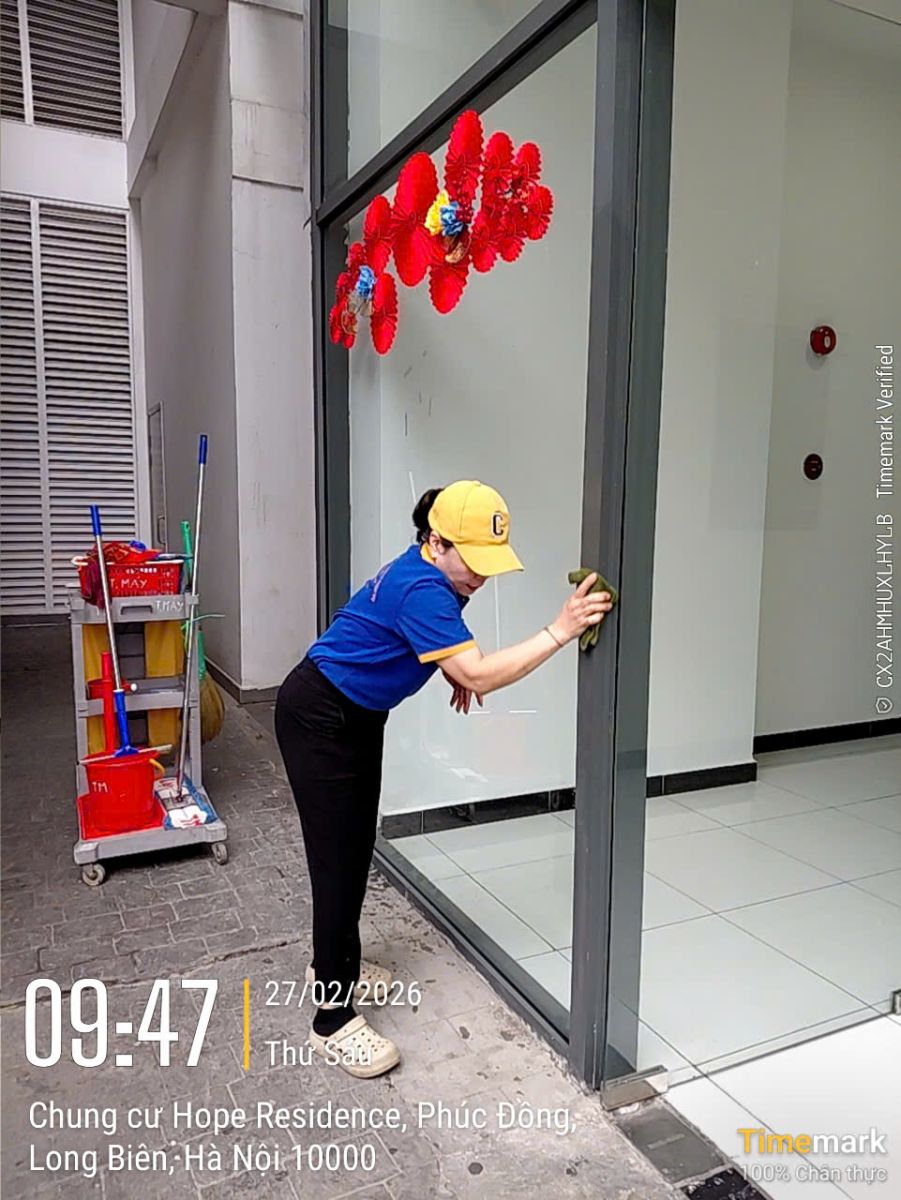 Khách hàng an tâm với dịch vụ vệ sinh nhà theo giờ giá rẻ