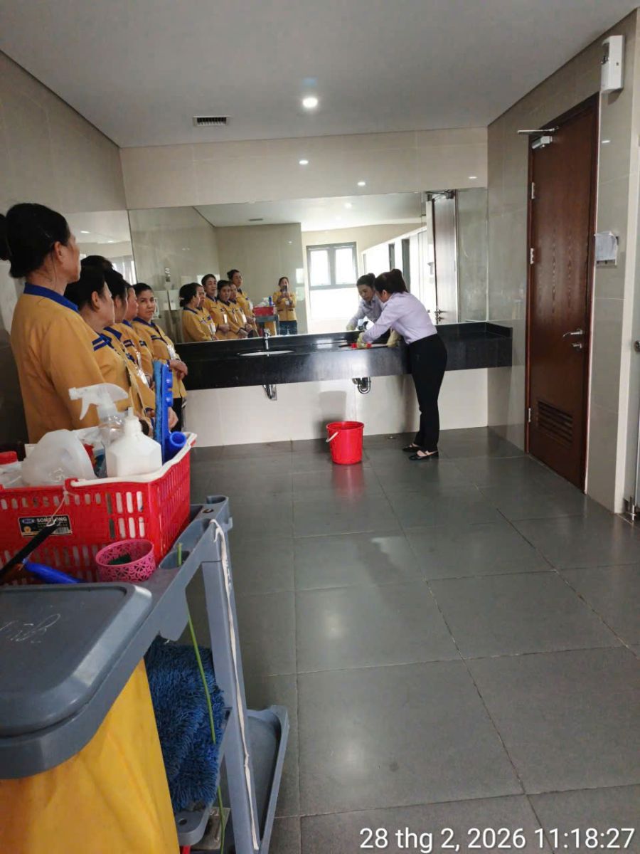 Liên hệ dịch vụ vệ sinh nhà theo giờ giá rẻ Sông Hồng
